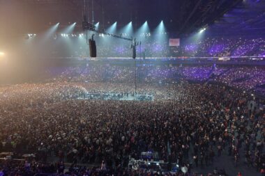 Vald enflamme Paris La Défense Arena et dévoile un nouvel album surprise