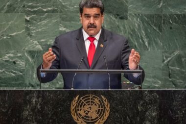Washington menace d’asphyxier financièrement le régime Maduro et avertit l’ONU d’une escalade régionale