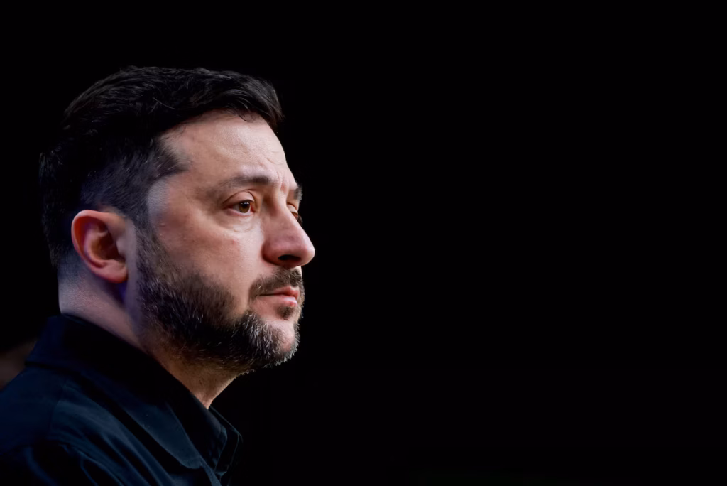 Zelensky accuse la Russie d’utiliser le territoire biélorusse pour contourner les défenses ukrainiennes (AP)