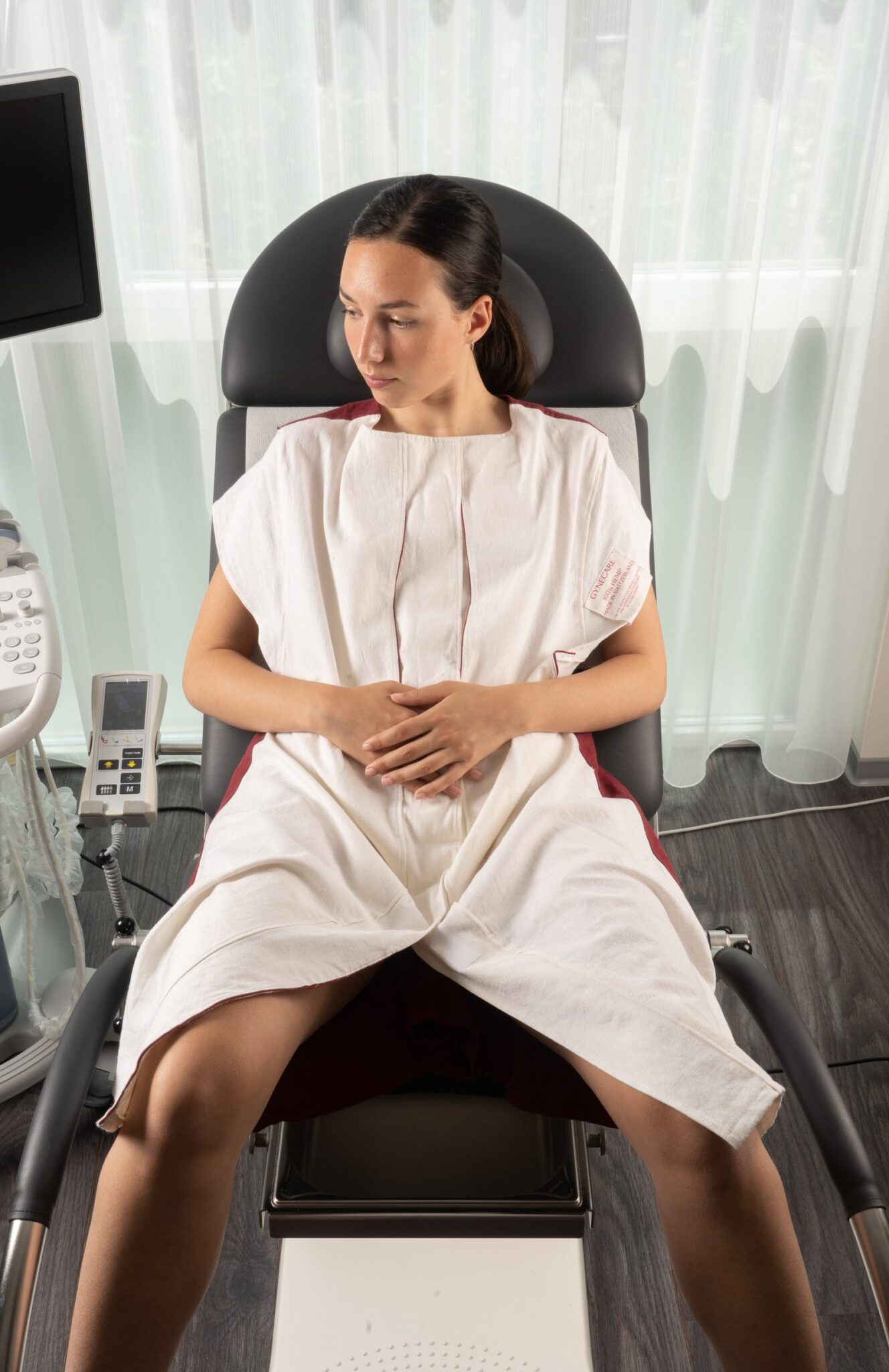 Innovation médicale : une designer suisse affirme avoir été copiée sur sa blouse de consultation gynécologique par un entrepreneur français