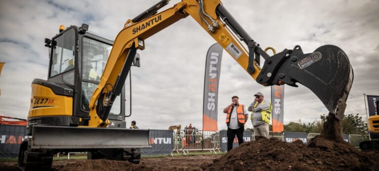Coup de filet spectaculaire : dix suspects arrêtés dans une affaire d'engins de chantier volés en série