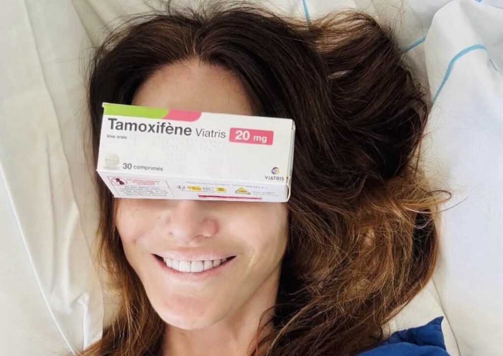 Carla Bruni annonce l’arrêt de son traitement hormonal après cinq ans de lutte contre un cancer du sein. (DR)