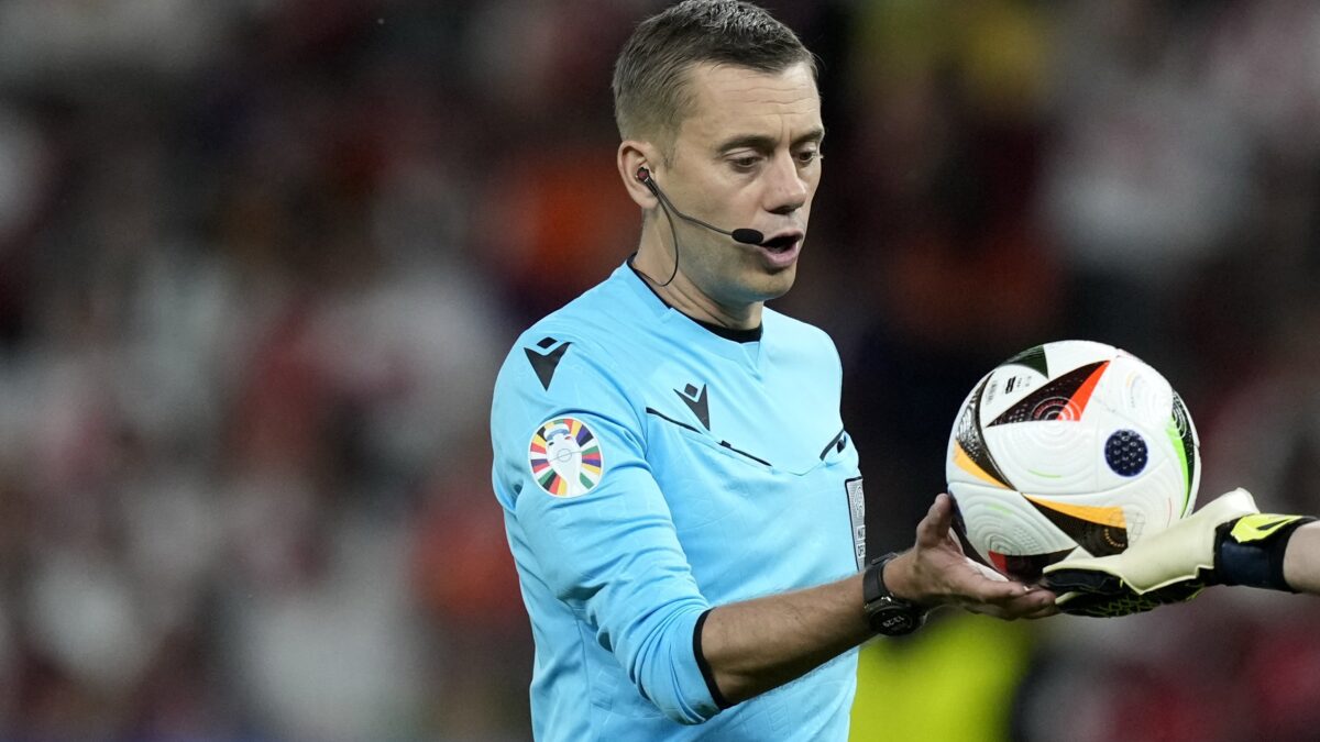 FOOT – Le Français Clément Turpin sacré meilleur arbitre du monde. (AP)