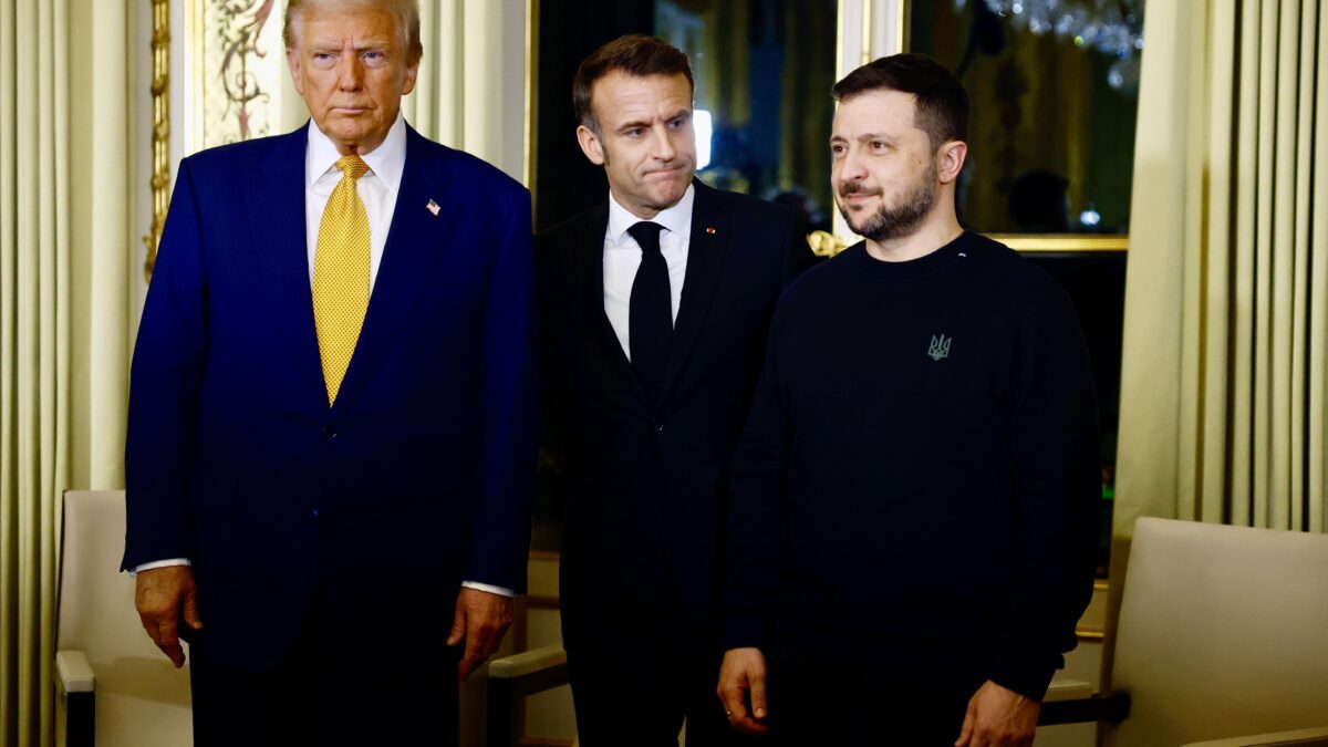 Découvrez le classement des personnalités qui ont le plus marqué les Français en 2025. (AP)