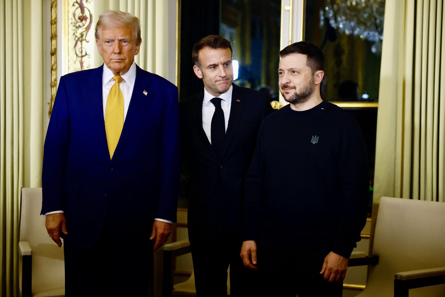 Découvrez le classement des personnalités qui ont le plus marqué les Français en 2025. (AP)