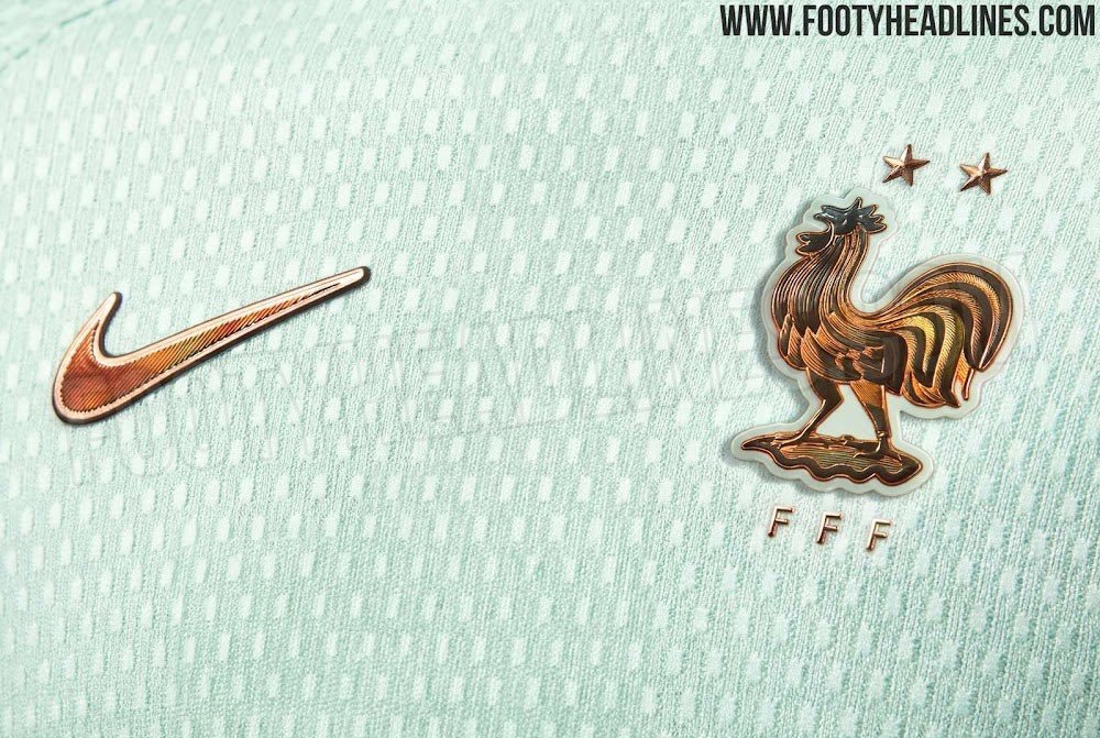 Coupe du monde : l’équipe de France portera un maillot couleur menthe à l’eau, en hommage à la Statue de la Liberté. (Footyheadlines.com)