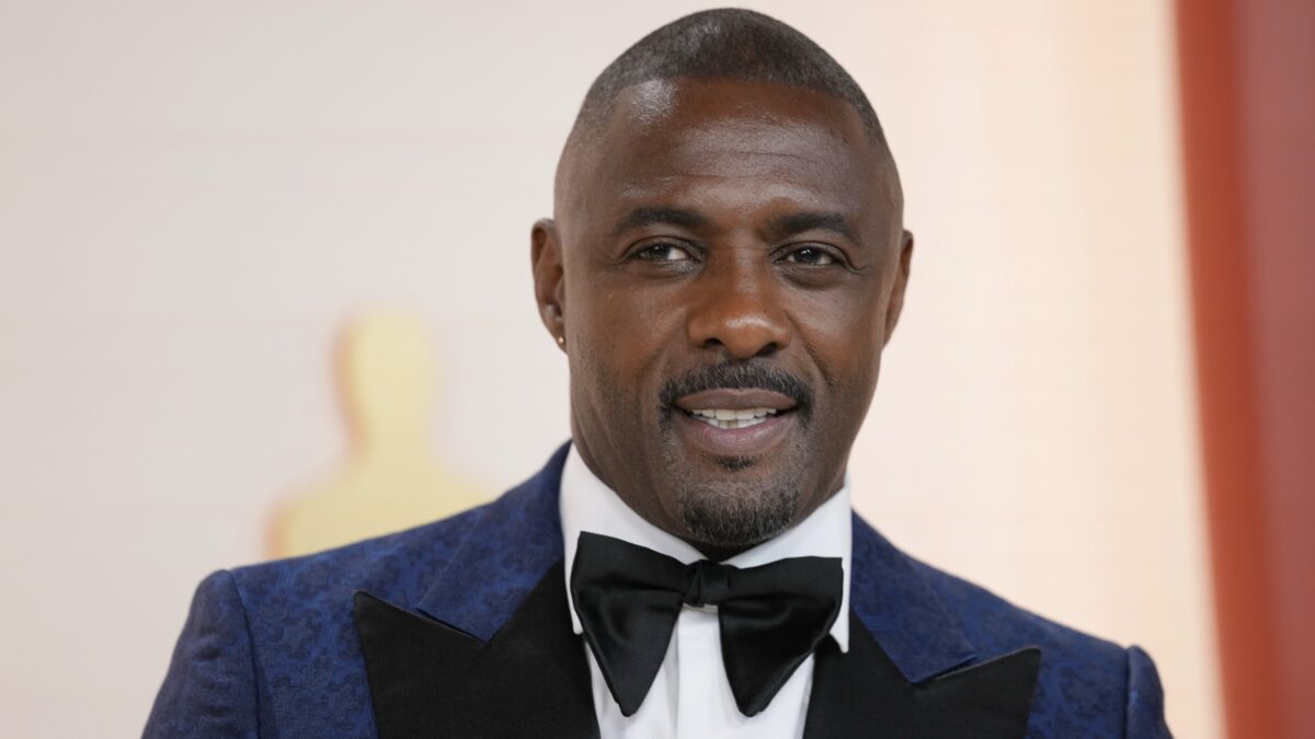Idris Elba et footballeuses anglaises honorés par le roi Charles III. (AP)