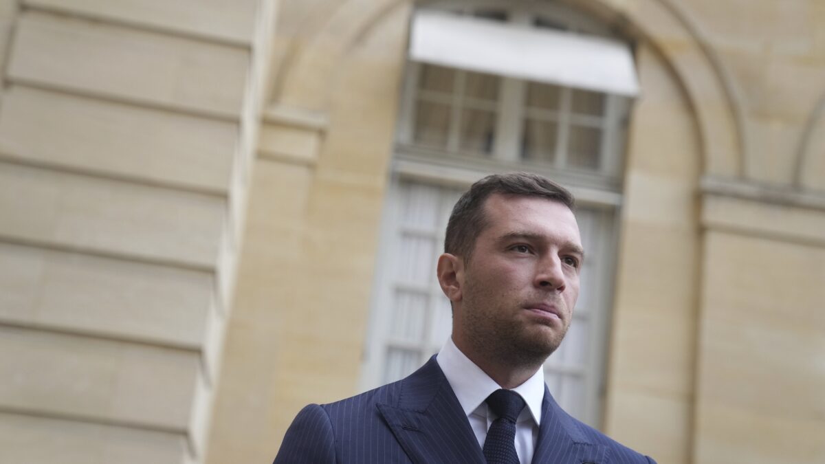 Agression de Jordan Bardella : le suspect de 74 ans jugé en comparution immédiate ce mardi. (AP)