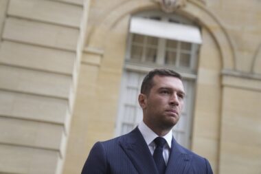 Agression de Jordan Bardella : le suspect de 74 ans jugé en comparution immédiate ce mardi