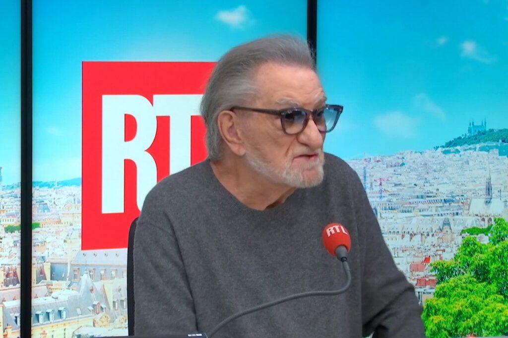 «Je n’ai pas eu peur de mourir, mais de perdre ma voix.» Eddy Mitchell revient sur sa terrible année 2025. (RTL)