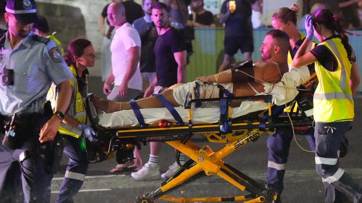 Sydney: la fusillade qualifiée d’attaque terroriste ciblant la communauté juive. Macron condamne un acte «antisémite». (AP)