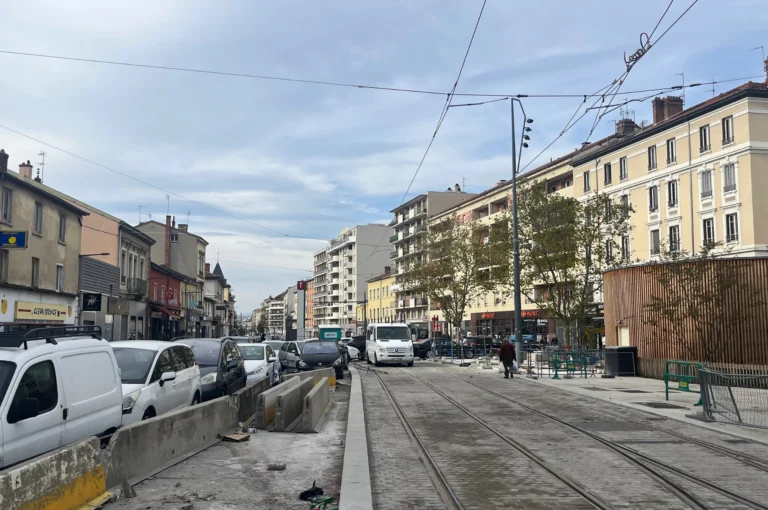 Villeurbanne : deux blessés dont un passant après des coups de feu