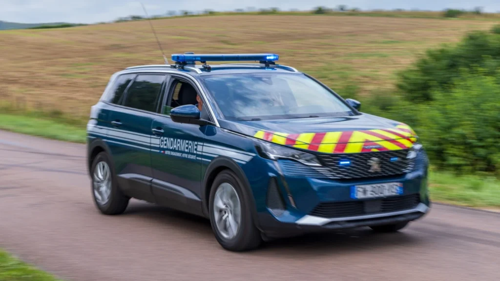 Un rodéo routier depuis la Suisse s’achève par l’arrestation de quatre adolescents dans le Doubs