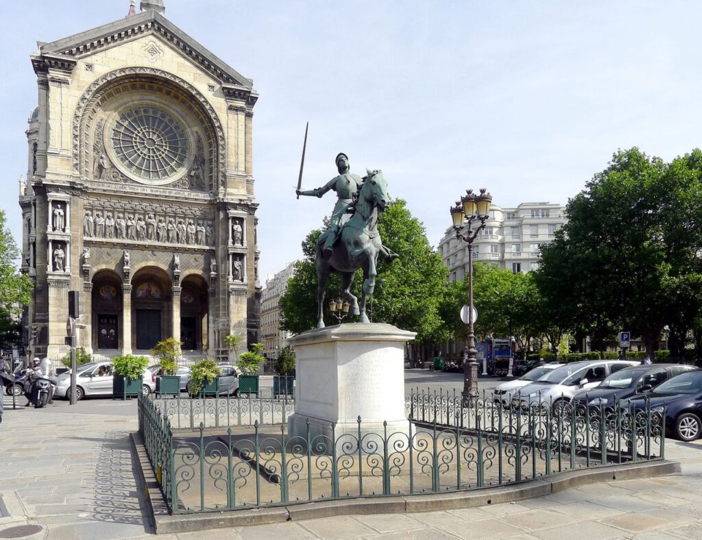 Paris : un homme placé en garde à vue après avoir volé l’épée d’une statue de Jeanne d’Arc