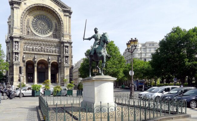 Paris : un homme placé en garde à vue après avoir volé l’épée d’une statue de Jeanne d’Arc