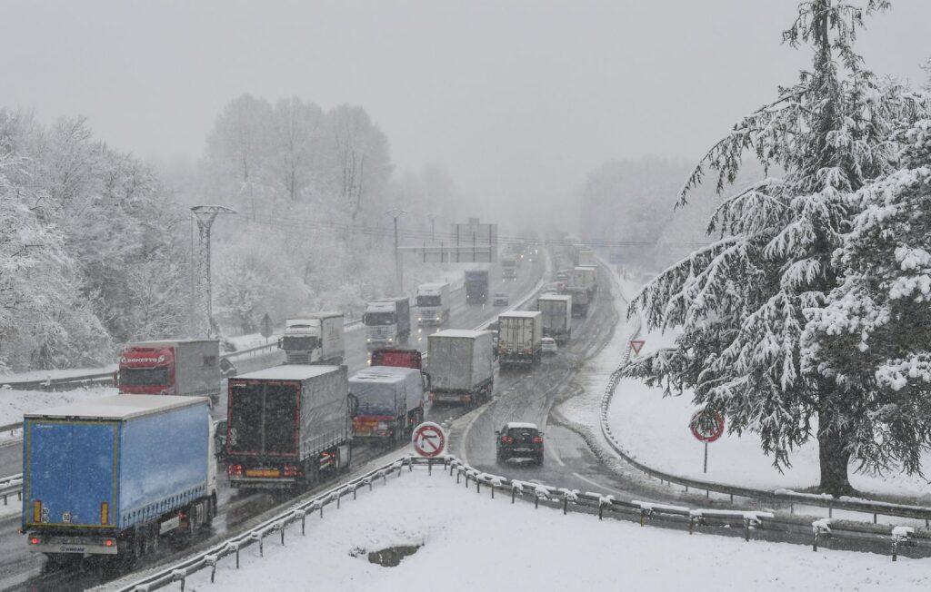 Savoie : face aux embouteillages, 800 personnes accueillies dans des centres pour la nuit