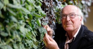 Le botaniste Francis Hallé, figure mondiale de la défense des forêts, est mort à l'âge de 87 ans