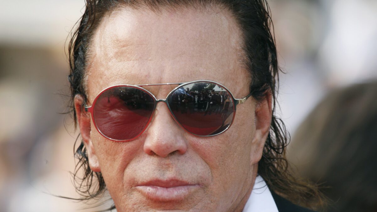 "C'est embarrassant et humiliant." Mickey Rourke dément toute implication dans la cagnotte en ligne pour payer son loyer. (AP)