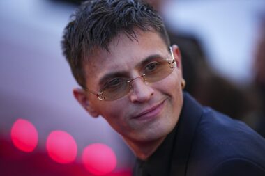 Raphaël Quenard abandonne son rôle dans le biopic de Johnny Hallyday. Découvrez pourquoi. (AP)