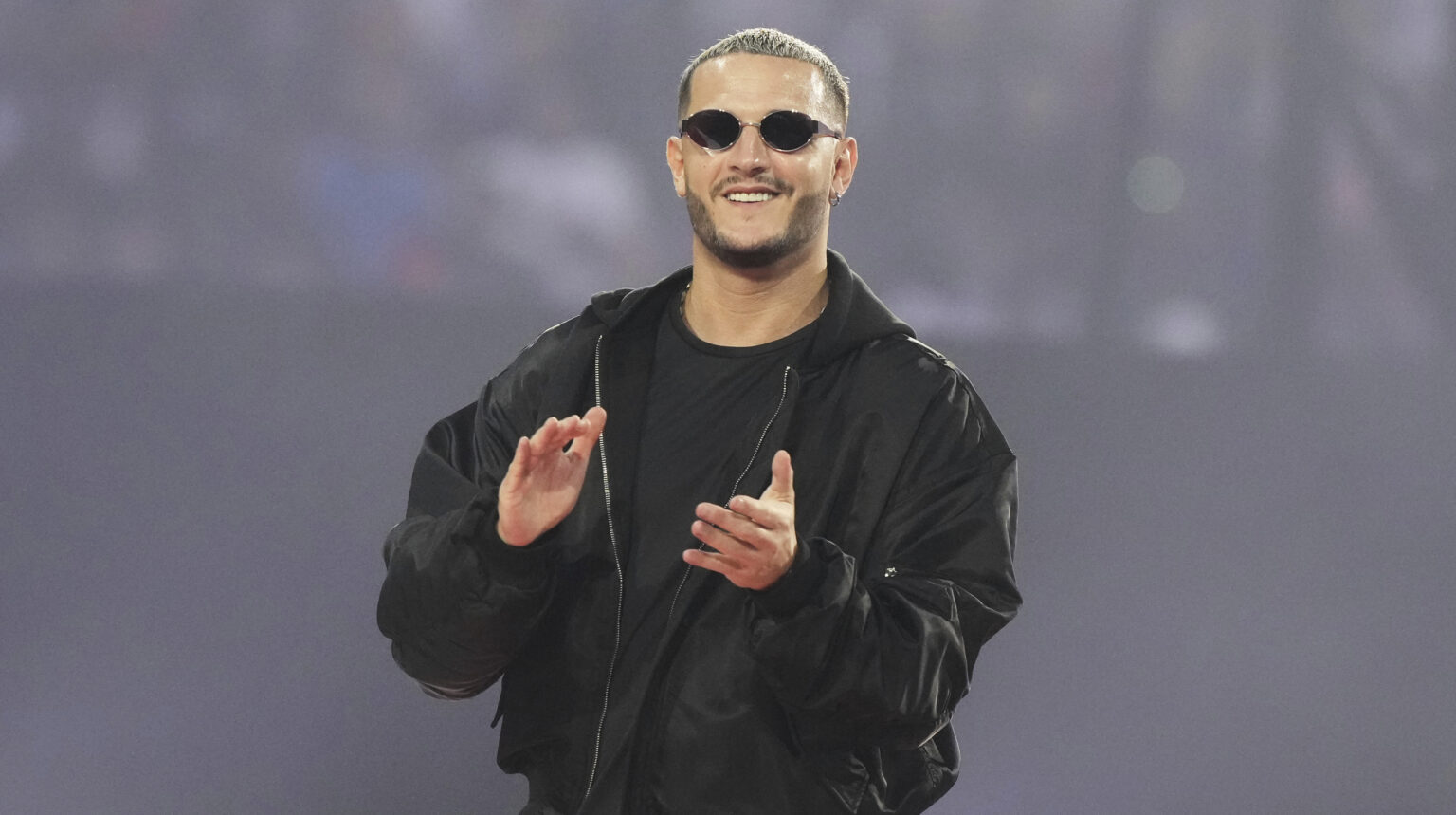 Contraint d'être opéré sans attendre, DJ Snake suspend immédiatement sa tournée mondiale. (AP)