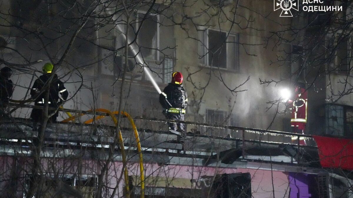 Des drones russes blessent des enfants en Ukraine tandis que Poutine se dit sûr de la victoire