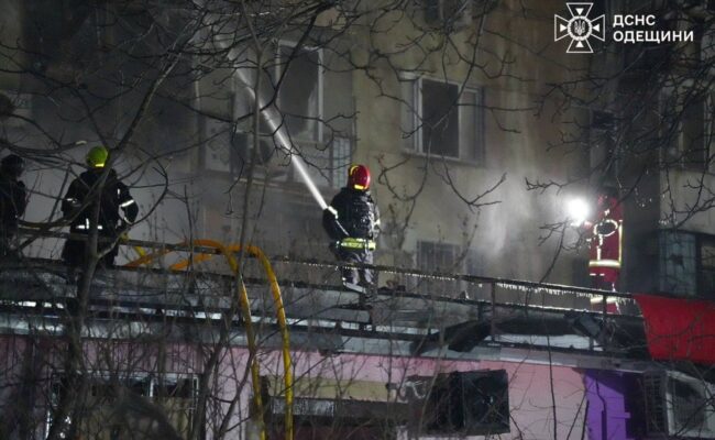 Des drones russes blessent des enfants en Ukraine tandis que Poutine se dit sûr de la victoire