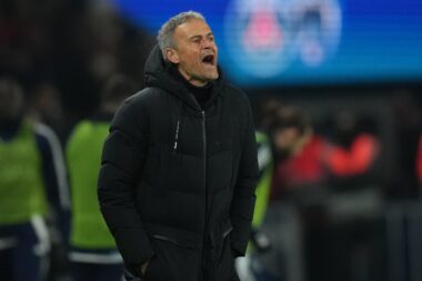 PSG - Luis Enrique s’emporte après la menace d’arrêt du derby face au Paris FC: "Dans tous les stades, ils nous traitent de tous les noms, mais ils n’arrêtent que nos matchs au Parc."