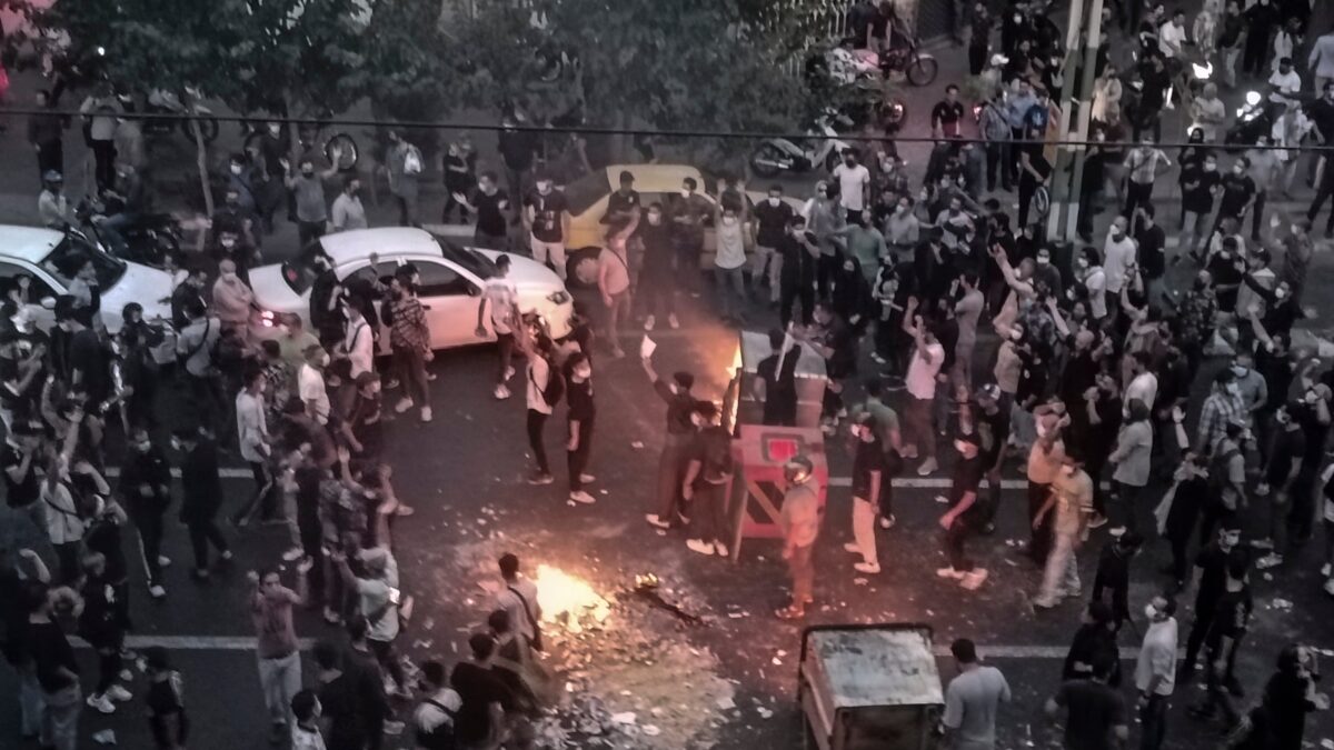 Trump déclare que l’Iran veut négocier alors que le bilan des manifestations atteint au moins 544 morts. (AP)