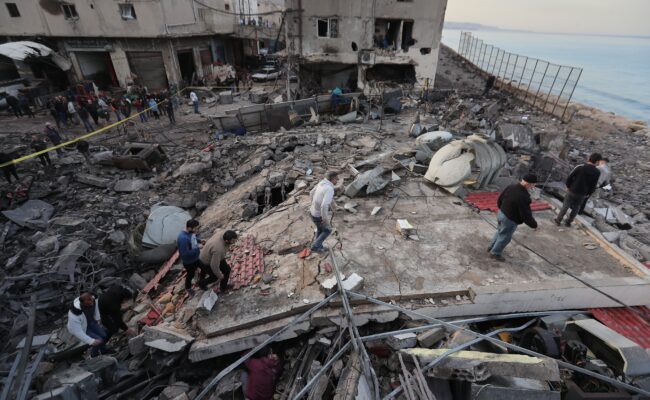 Israël frappe plusieurs sites au Liban avant une réunion clé jeudi sur le désarmement du Hezbollah. (AP)