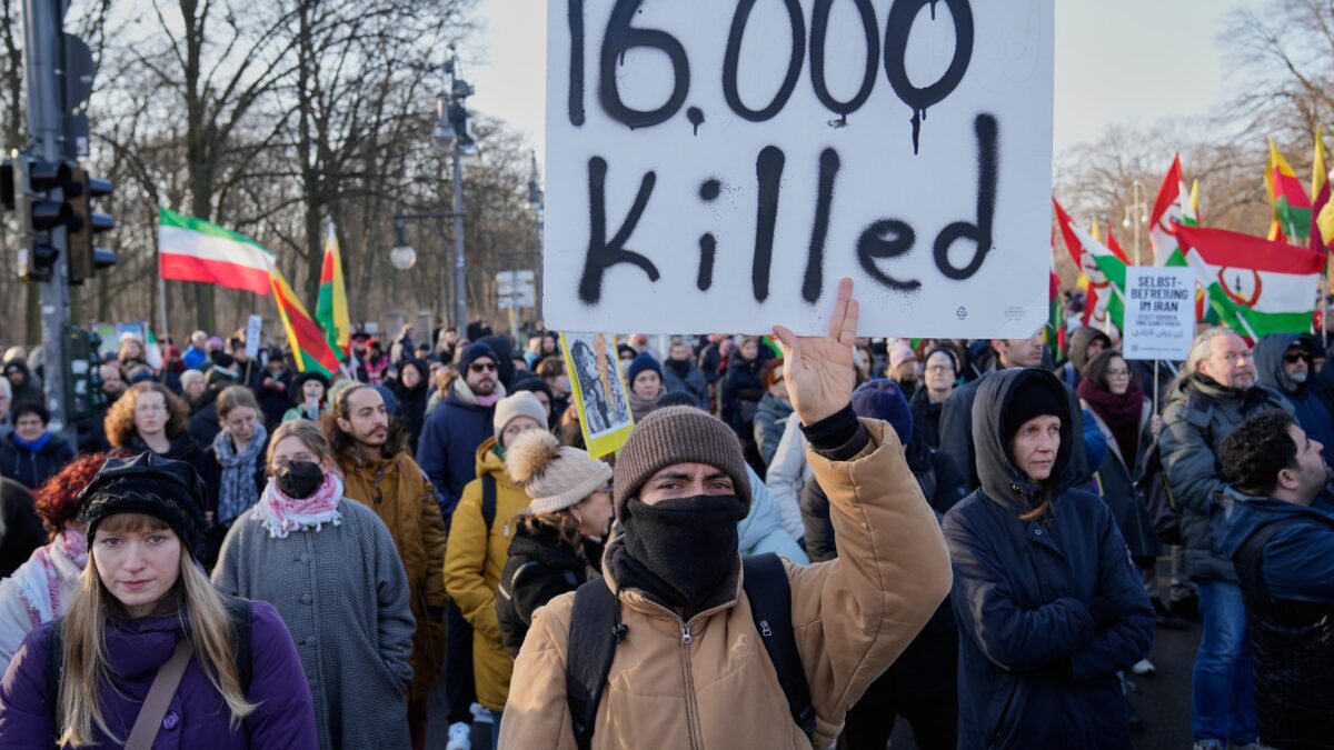 Iran - Des hackers piratent la télévision d’État pour contester le régime en place. (AP)