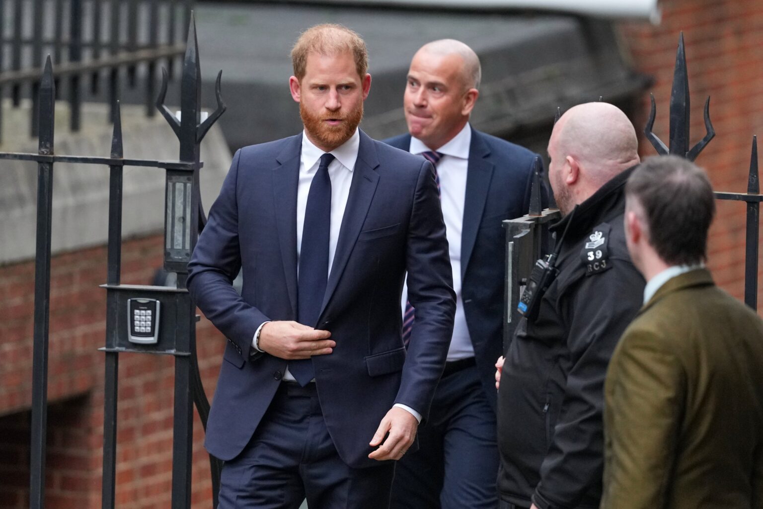La bataille judiciaire du prince Harry contre les tabloïds britanniques touche à sa fin: des millions en jeu. (AP)
