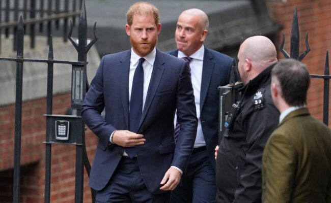 La bataille judiciaire du prince Harry contre les tabloïds britanniques touche à sa fin: des millions en jeu. (AP)