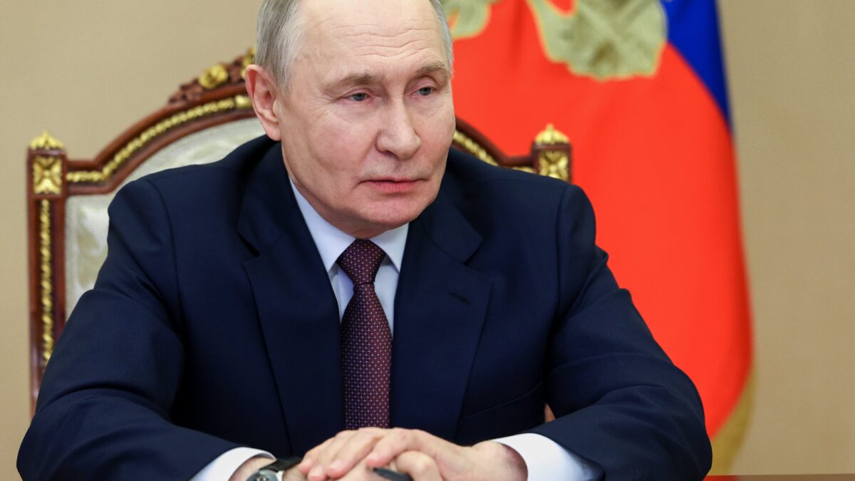 Paix en Ukraine: Poutine promet 1 milliard à Trump et aidera à sa reconstruction en cas d'accord de paix. (AP)