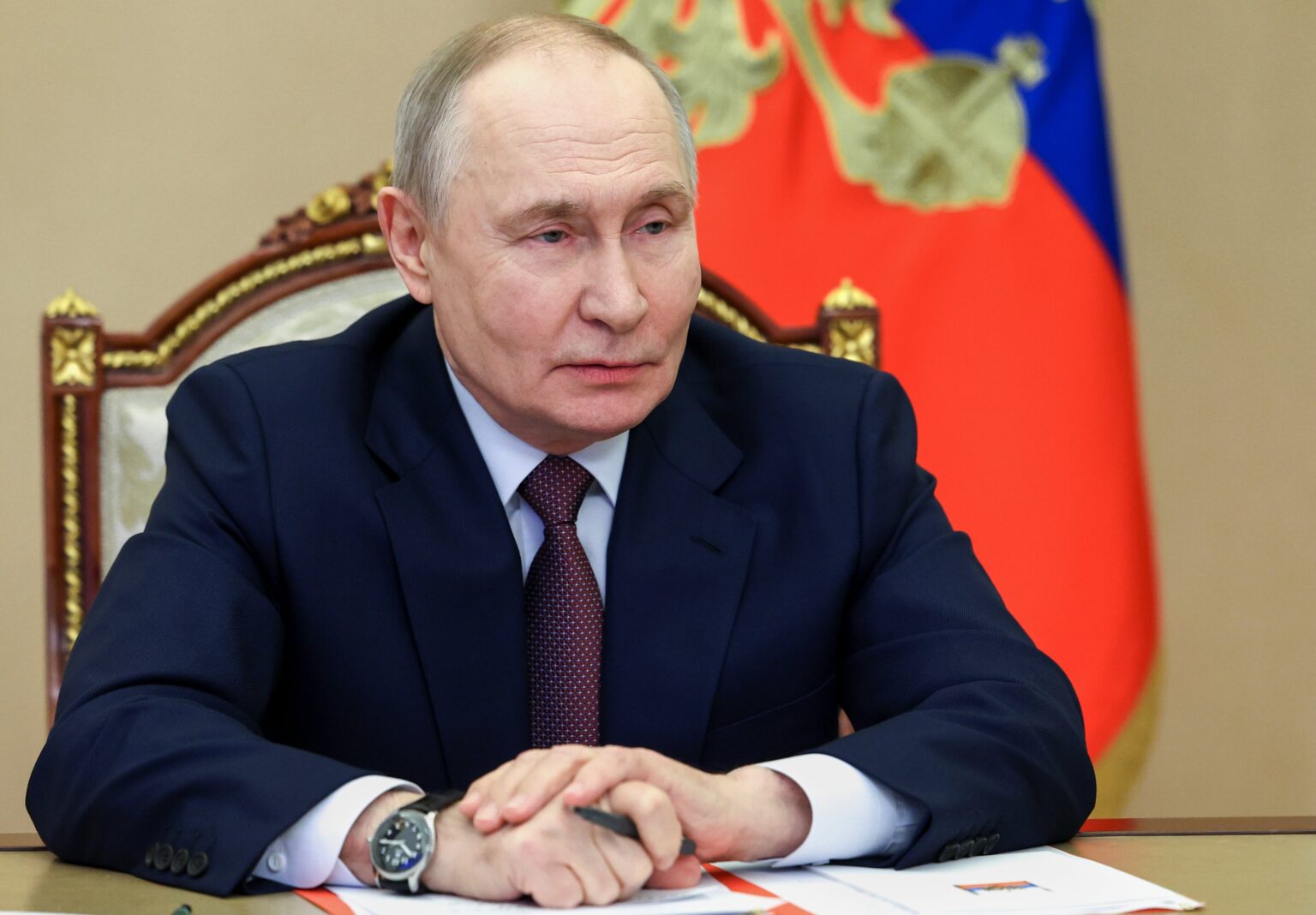 Paix en Ukraine: Poutine promet 1 milliard à Trump et aidera à sa reconstruction en cas d'accord de paix. (AP)