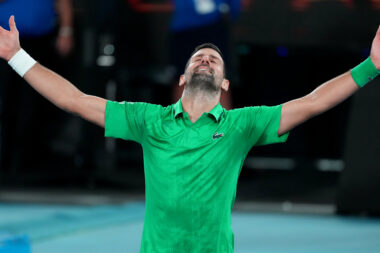 — Inusable ! À 38 ans, Novak Djokovic atteint sa 11e finale à l’Open d’Australie et vise un 25e titre en Grand Chelem