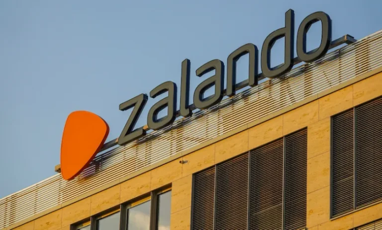 Zalando amorce une restructuration logistique majeure avec la fermeture d’un site clé en Allemagne
