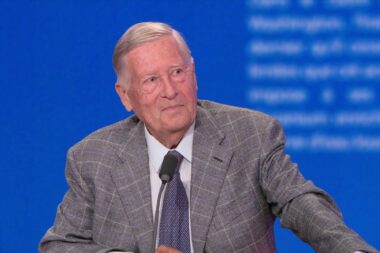 Alain Duhamel: "J'espère être présent jusqu'en 2027, si je ne suis pas mort avant. Je ne suis pas en bonne santé."