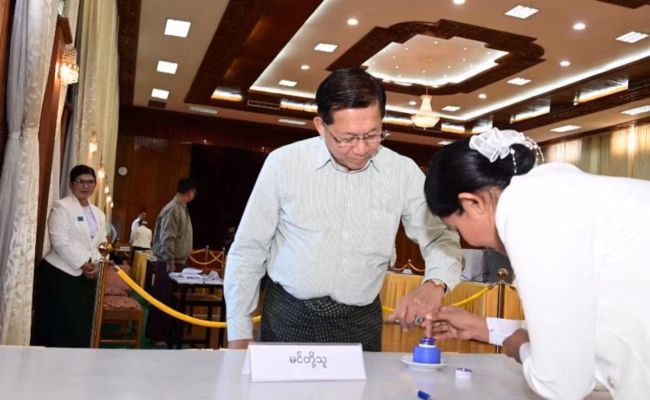 Au Myanmar, un parti soutenu par l’armée arrive en tête de la première phase des élections (AP)