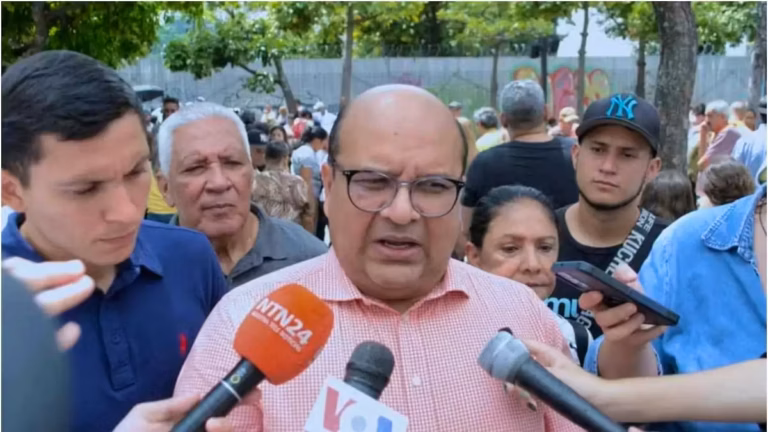 Au Venezuela, au moins quinze journalistes, parmi lesquels Roland Carreño, figure emblématique de l’opposition, ont retrouvé la liberté