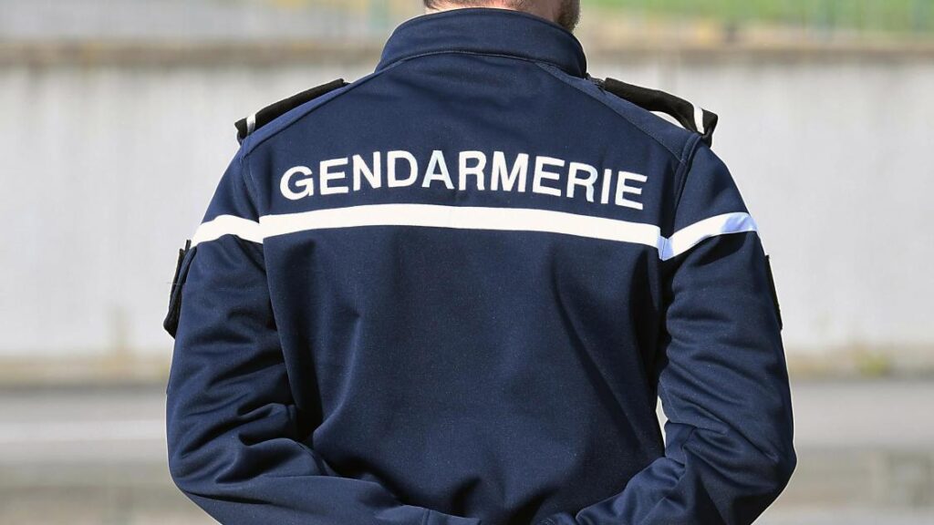 Rhône : un corps découvert dans un plan d’eau, les enquêteurs privilégient la piste criminelle