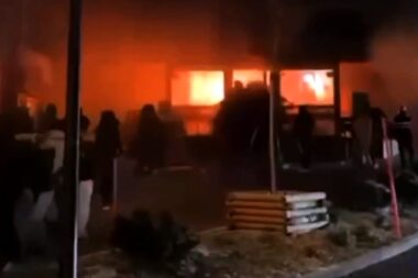 La terrible vidéo du début de l'incendie qui a fait au moins 40 morts dans un bar en Suisse