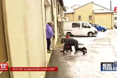 VIDÉO CULTE - "Ne me mettez pas ça sur la 2!" Quand des passants chutaient sur la glace devant les caméras du 13h de France 2