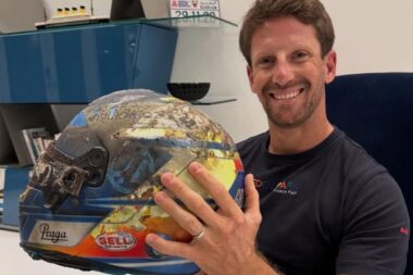 F1 - Romain Grosjean retrouve le casque de son accident à Bahreïn en 2020, où il a failli mourir brûlé vif