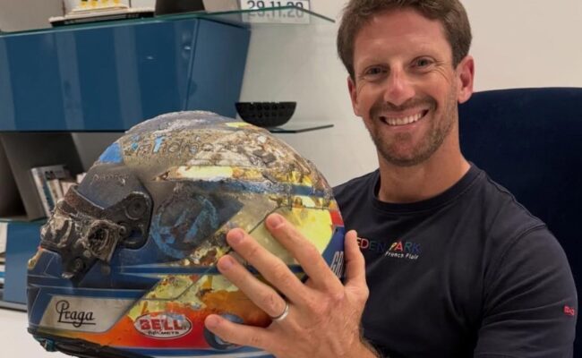 F1 - Romain Grosjean retrouve le casque de son accident à Bahreïn en 2020, où il a failli mourir brûlé vif