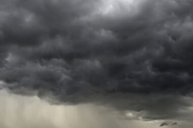 Pluies, vent et vigilance dans l’ouest, l’est reste froid et gris