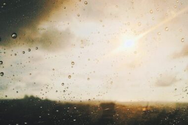 Neige en montagne, pluies au sud-est et éclaircies à l’ouest