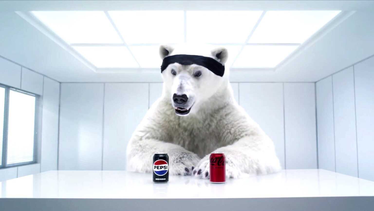 VIDÉO - Le génial coup de pub de Pepsi, qui humilie Coca-Cola avec son propre ours polaire