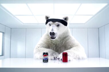VIDÉO - Le génial coup de pub de Pepsi, qui humilie Coca-Cola avec son propre ours polaire