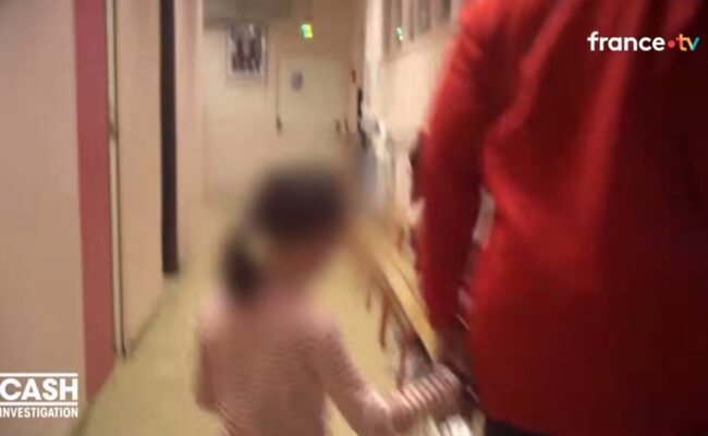 VIDÉO CHOC - La ville de Paris suspend deux éducatrices après des violences commises sur des enfants à l'école