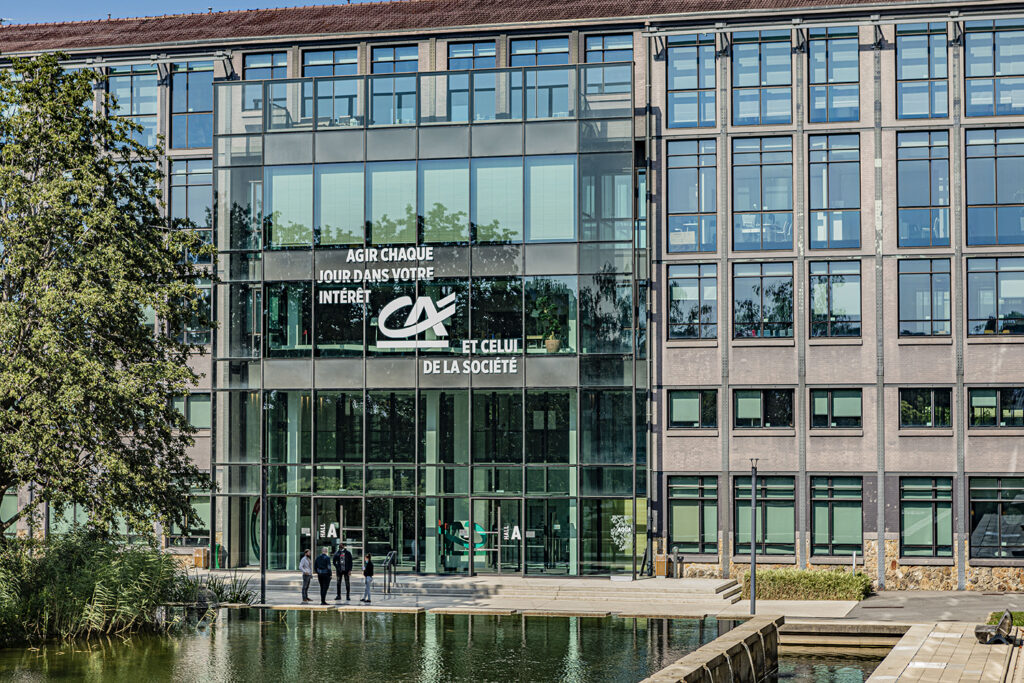 Crédit Agricole sous tension : une grève inédite secoue la banque mutualiste